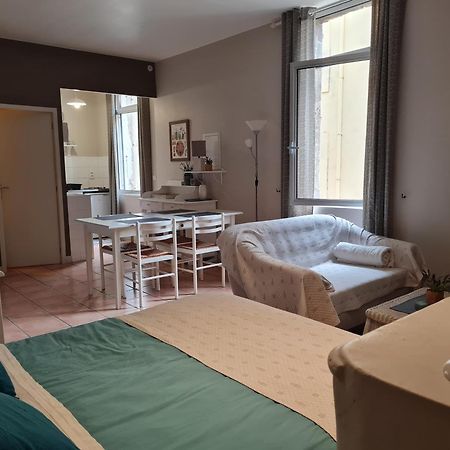 Le Prieure - Studios Jusqu'A 4 Personnes Вільнев-ле-Безьє Екстер'єр фото